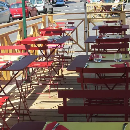 מלון Cafe Du Palais 2*